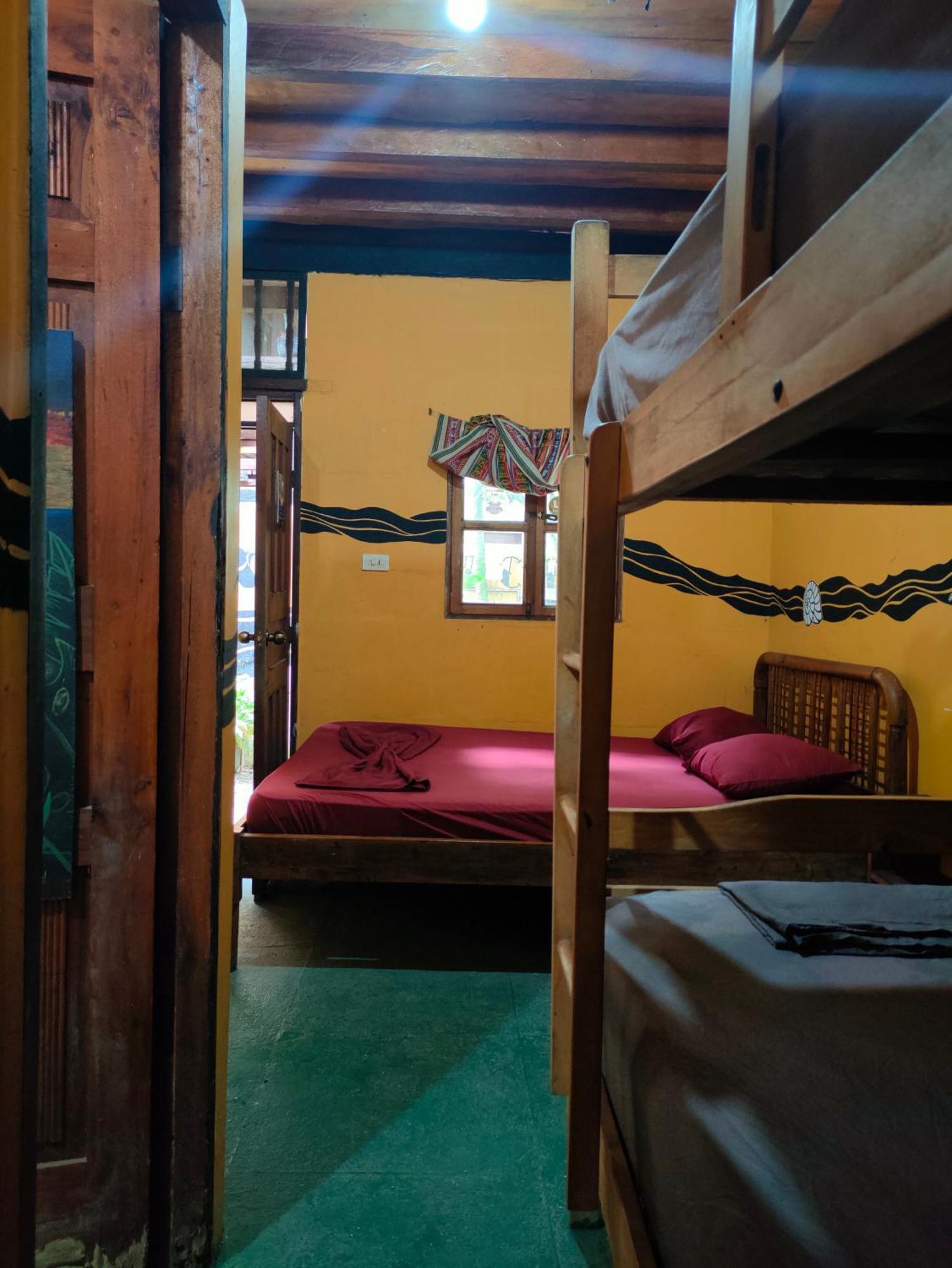 Al Carajo House Backpackers Host Hostel Montanita Exterior photo